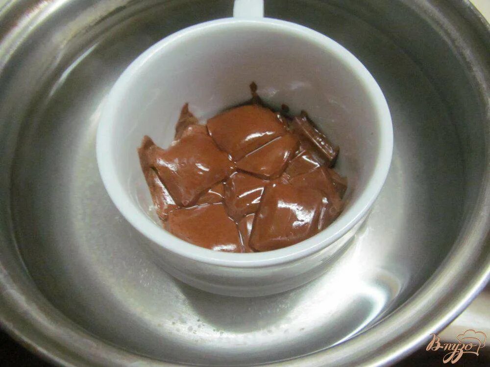 Растопленный шоколад. Водяная бан для шоколада. Водяная баня для шоколада. Паровая баня для шоколада.