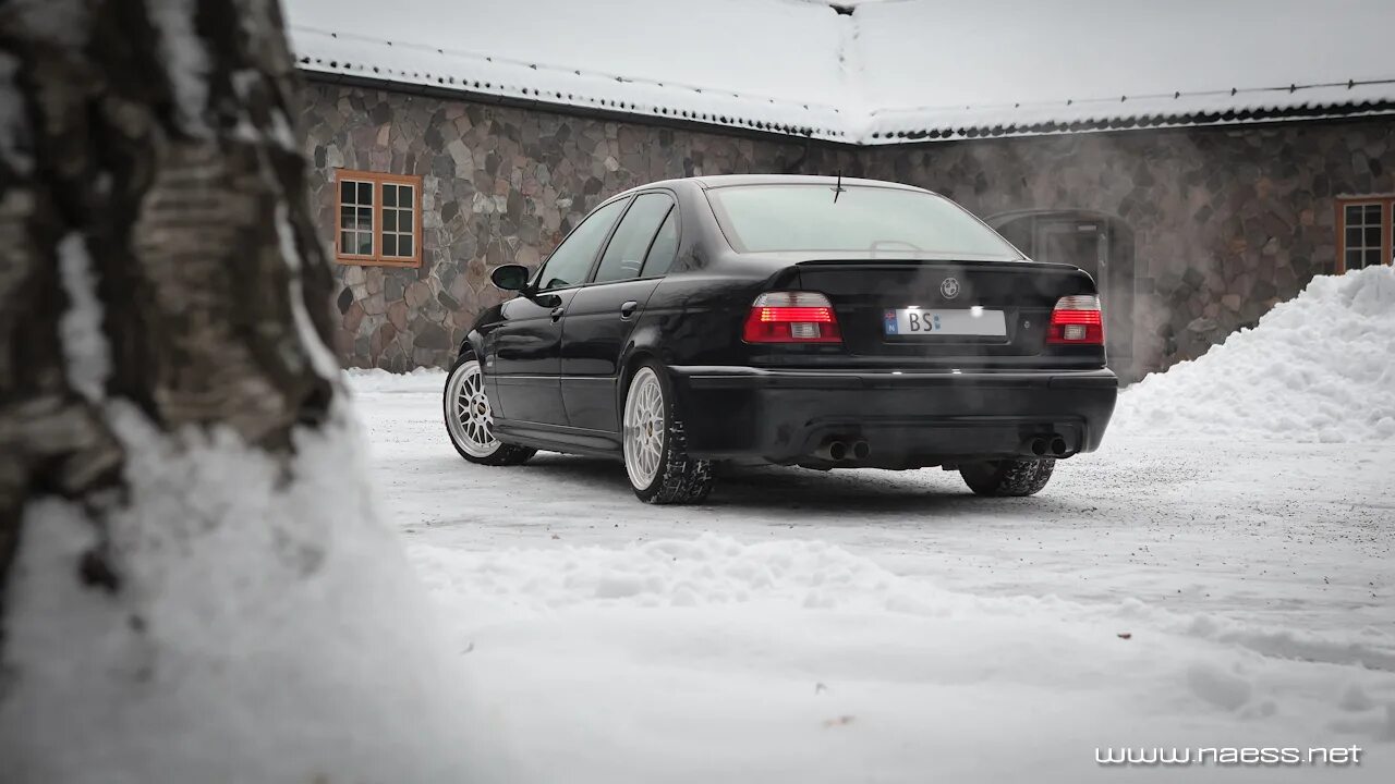 Греется е39. Bmw e39 зима. bmw e39 зимой. бмв м5 е39 зимой.
