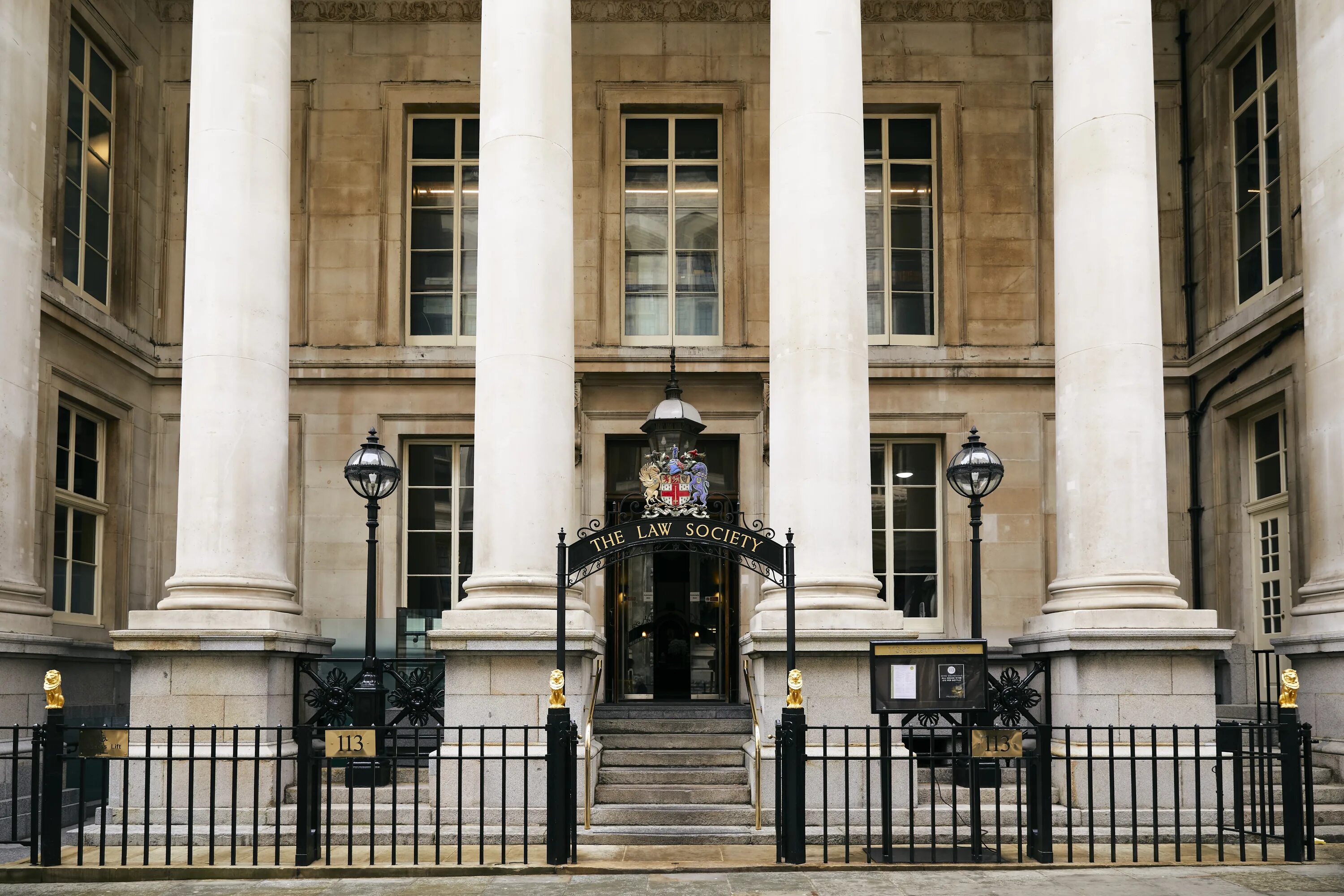 Law Society of England and Wales. Лондонское общество. Chancery Division в Англии. Law and society