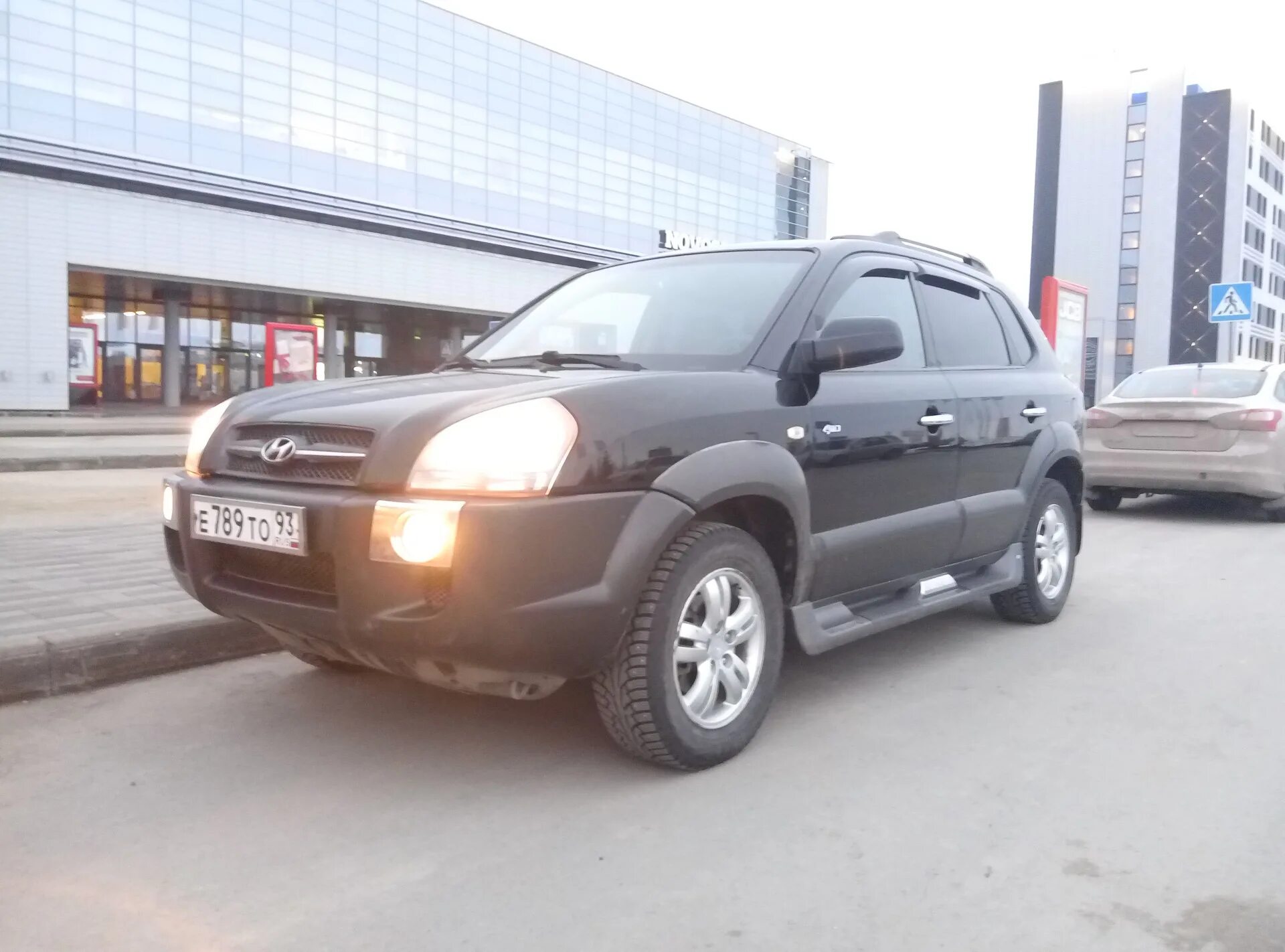 Tucson 2008 купить. Хендай Туссан 2005. Хендай Туссан 2005 года. Hyundai Tucson 2008 пороги. Пороги на Хендай Туссан 2008.