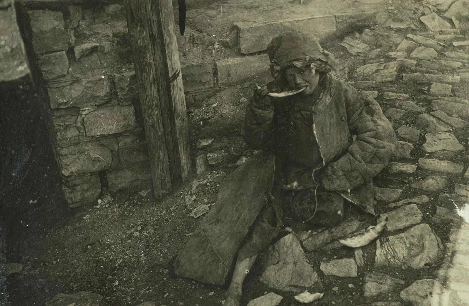 Дети голод в Поволжье 1921-1922. Голод в Поволжье 1921-1922 каннибализм. Голод 1921 года Оренбург.