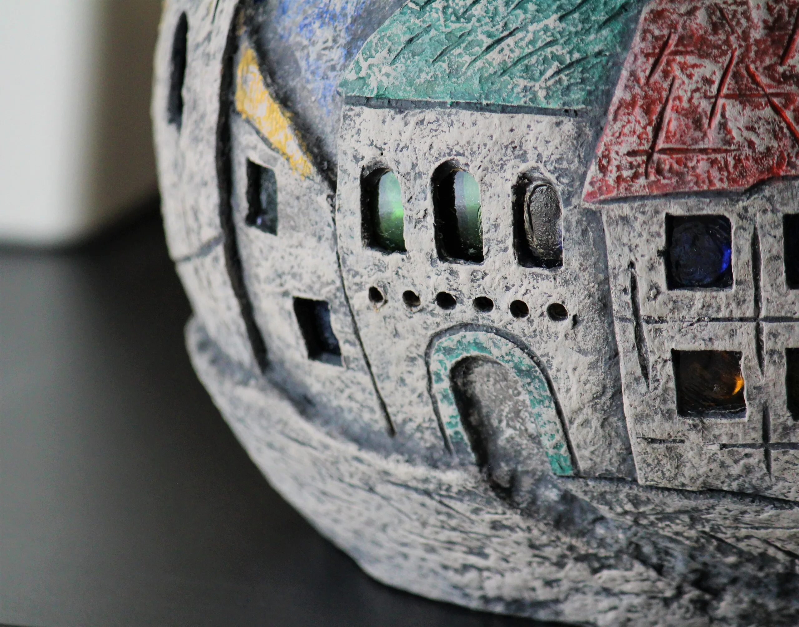 тарелка из папье маше. папье маше котик. роспись тарелочек из папье маше. игрушки папье маше. замок папье-маше.