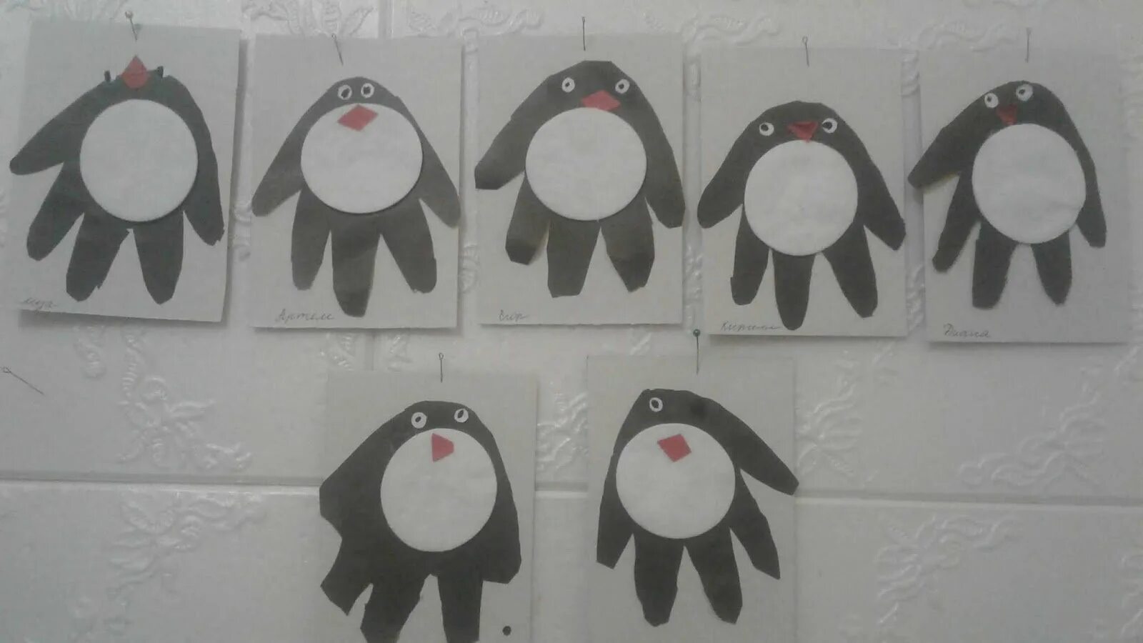 аппликация в средней группе. поделка пингвин из бумаги. пингвины аппликация в детском. необычная аппликация. пингвины аппликация в детском.