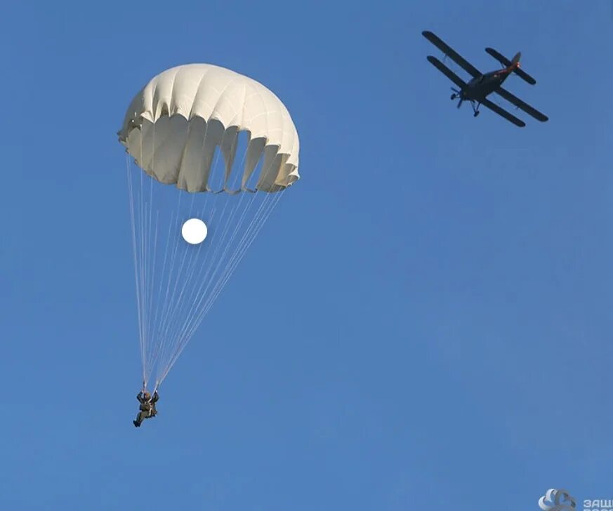 Десантник небо. АН 2 ВДВ. Парашютист-десантник. Десантник с парашютом. Парашют ВДВ.