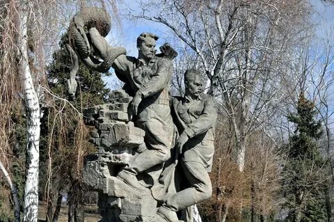 Укажите название памятника ансамбля