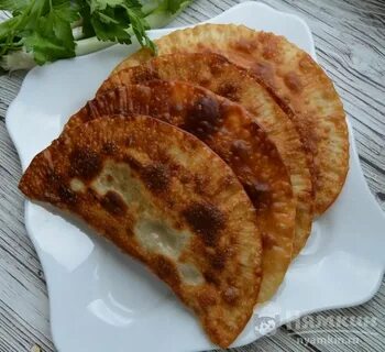 Чебуреки из слоеного теста в духовке