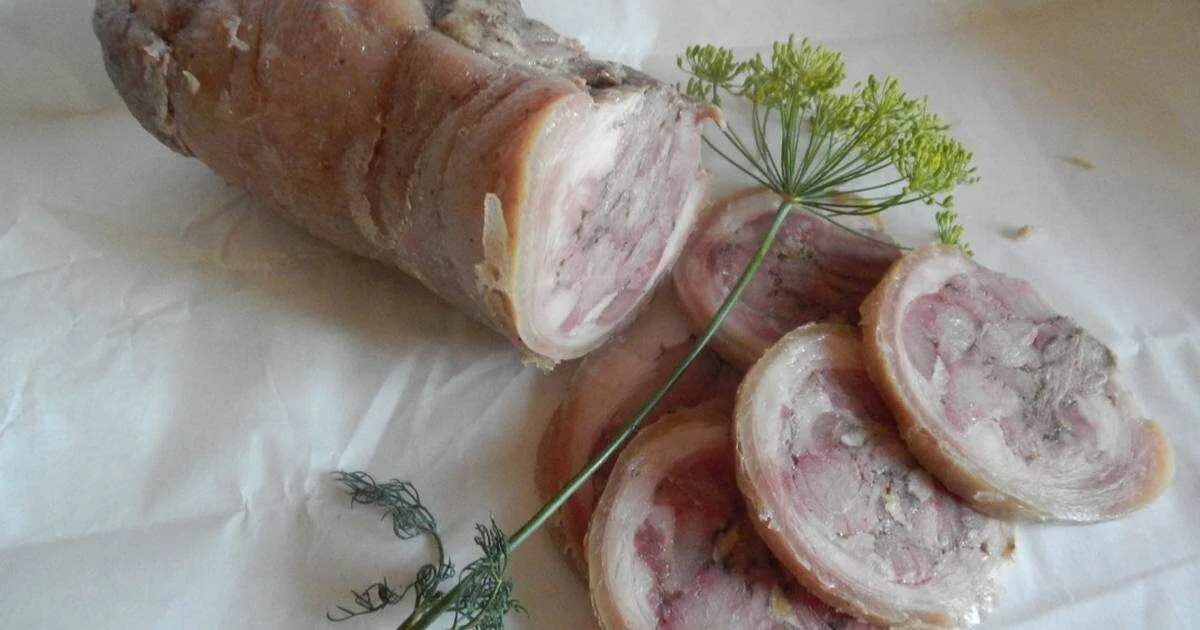 Рулет из рульки свиной. Рулет из брюшины свинины. Вареные рулеты из свинины. Рецепт рулета из свинины вареный. Рулет из брюшины свинины вареный.