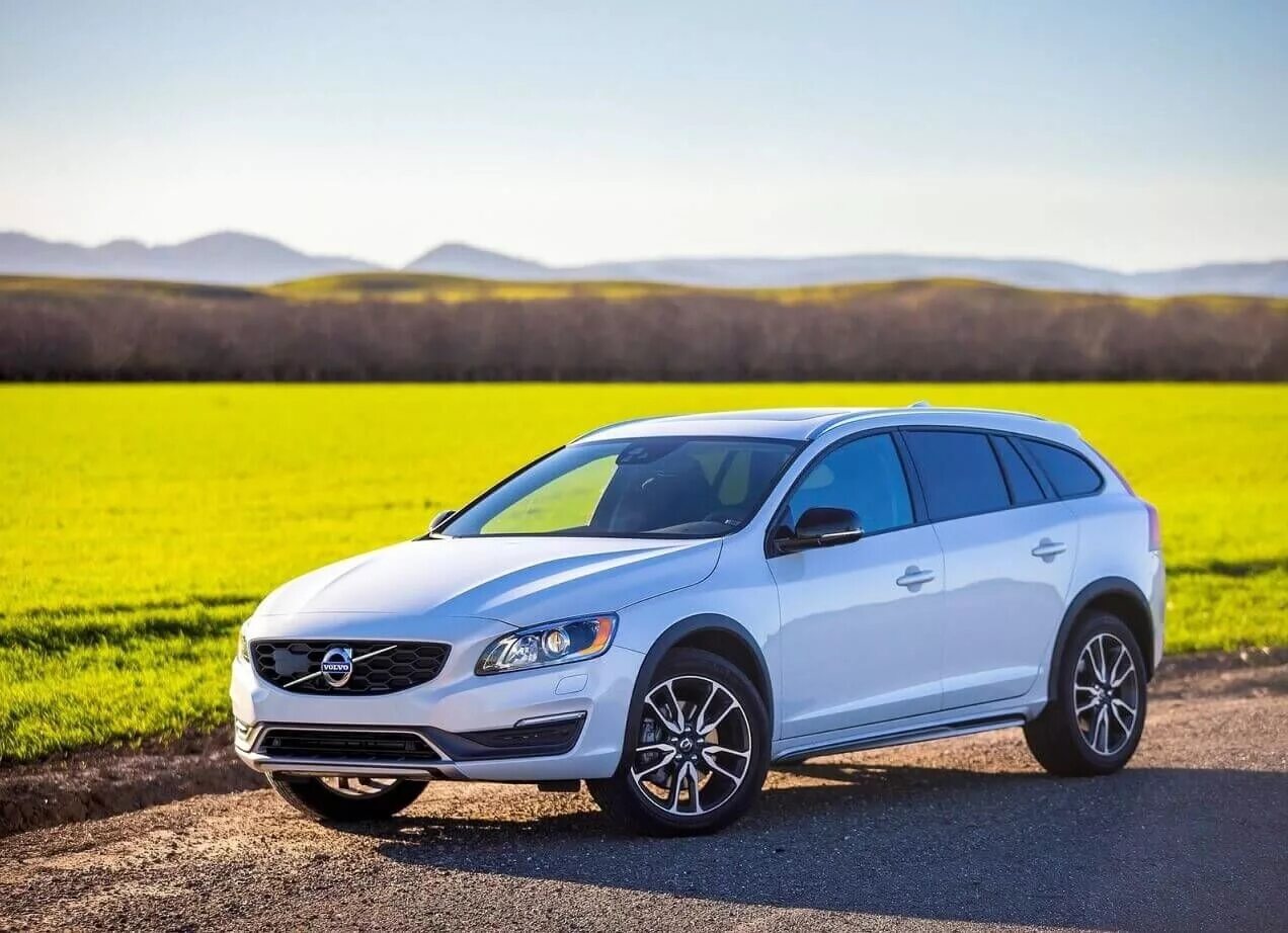 Volvo v60 2017. Машина volvo s60 cross country. Вольво кросс кантри универсал 2015. Вольво s90 2022. Volvo v40 и v40 cross country.