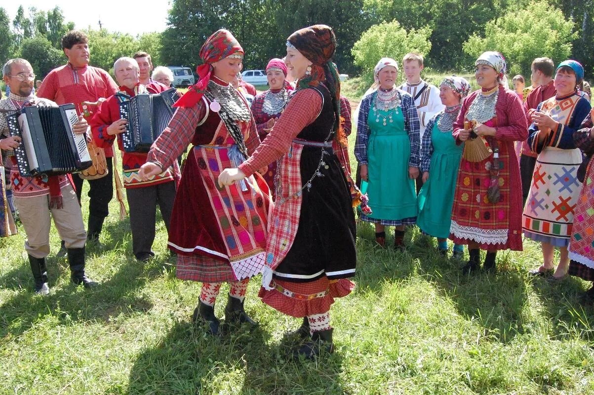 Удмуртская Республика народ удмурты. Удмуртия народ внешность. Шайтан уллян Удмуртский праздник. Культура удмуртов. Группа удмуртская республика