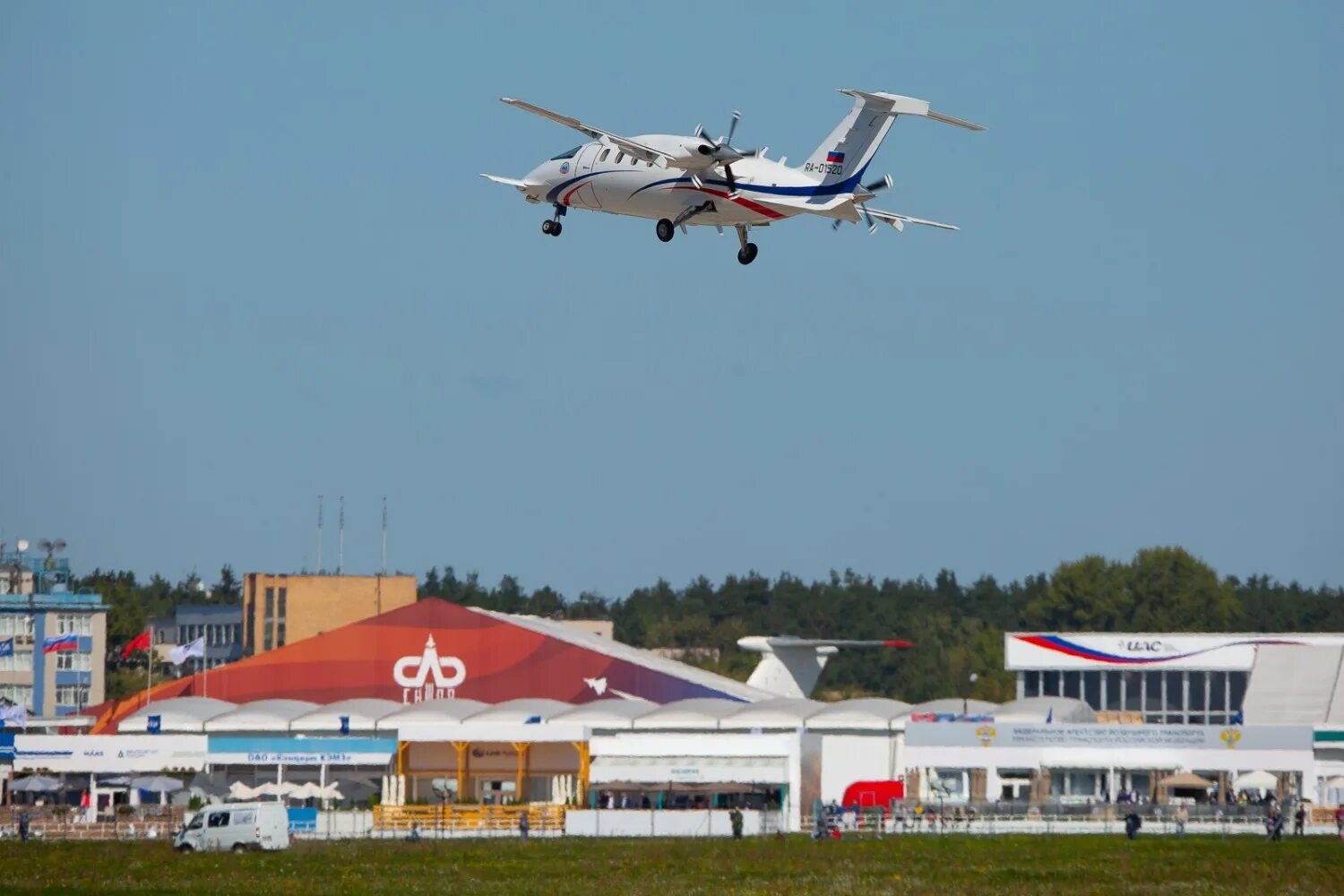 Аэроконтроль. Авиасалон Макс 2019 в Жуковском. Авиасалон Макс в Жуковском 2023. Piaggio p180 Avanti госкорпорация по ОРВД. Самолет госкорпорации ОРВД.