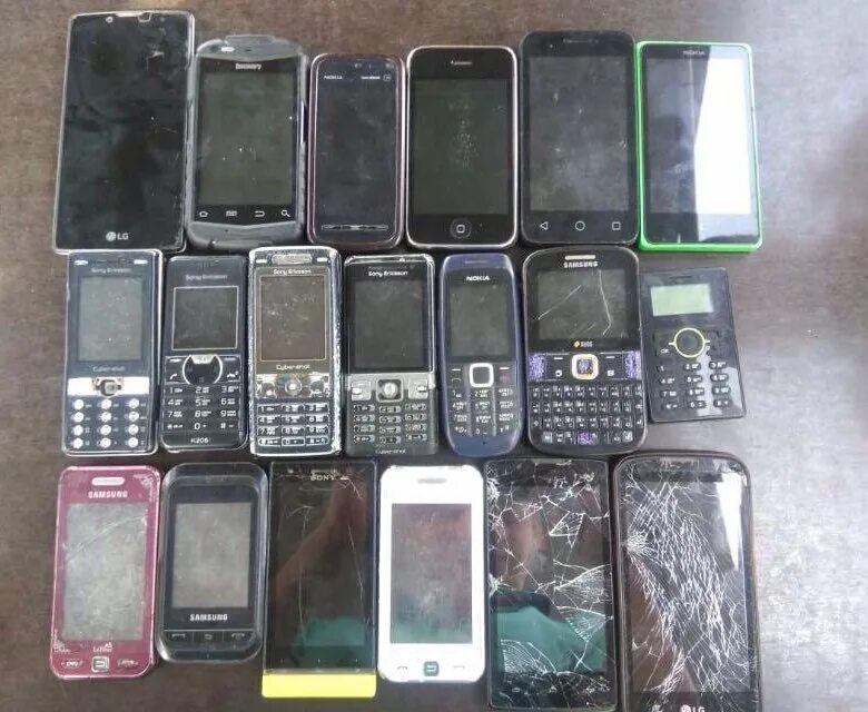 смартфон бу. бэушный телефон. какой телефон. Xenium w6610. б/у телефоны.