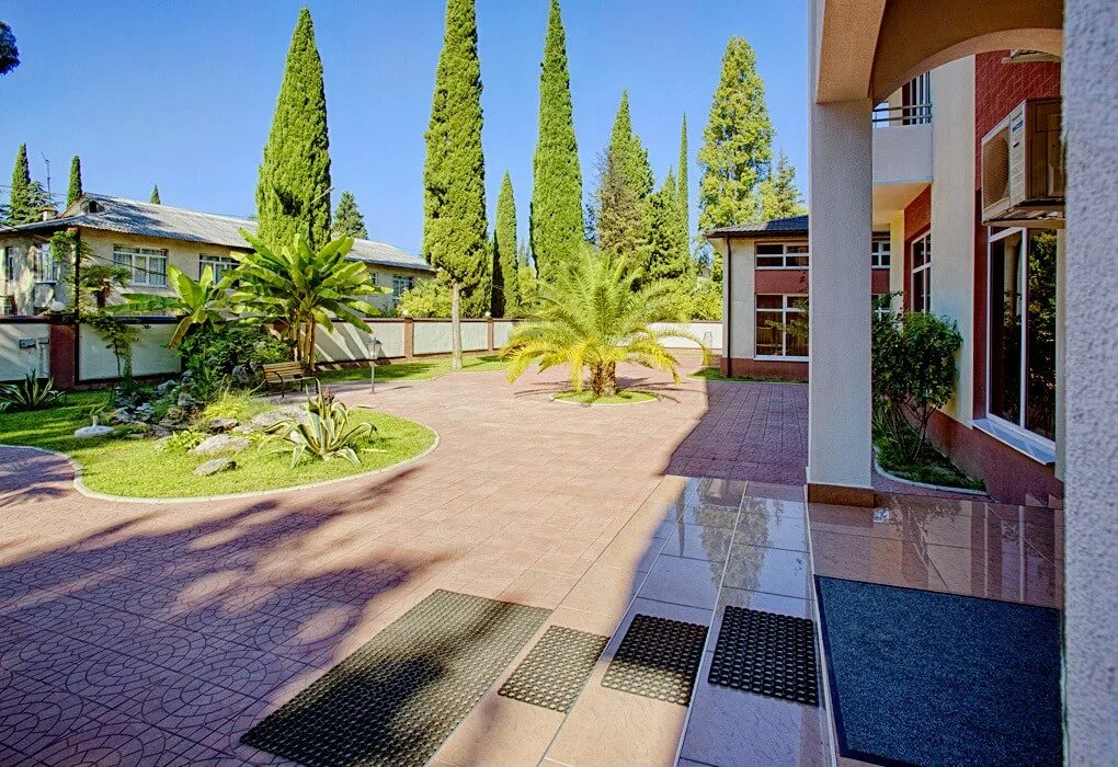 Вероника шапковская абхазия. Абхазия туристы. Где бронировать абхазию. Гагра лучезарный 2021. Garden resort gagra 4 абхазия.