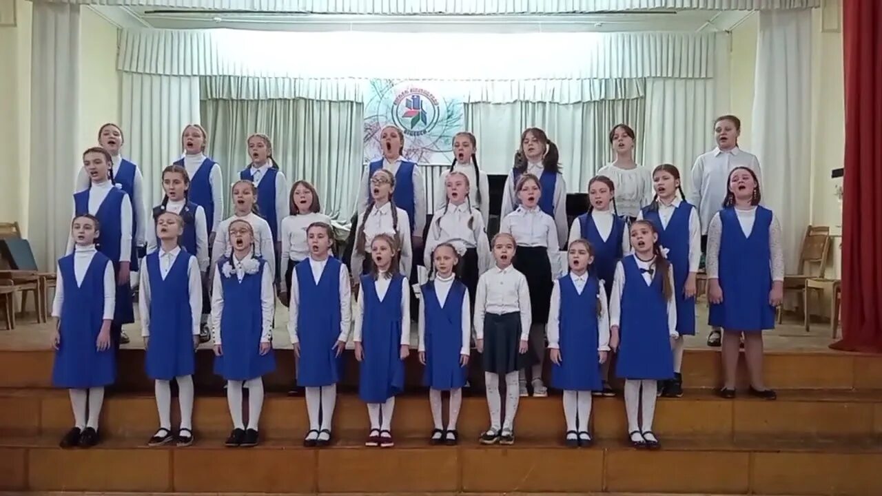 Хор соловушка ростов на дону. Ансамбль соловушка. Соловушка г. Платье для исполнения патриотических песен. Ансамбль соловушка.