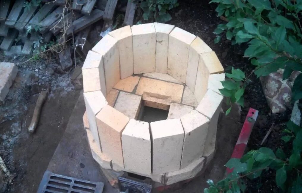 Как сделать тандыр на даче. Как сделать тандыр на даче. Как сделать тандыр на даче. Земляной тандыр из кирпича. Тандыр из кирпича на даче.