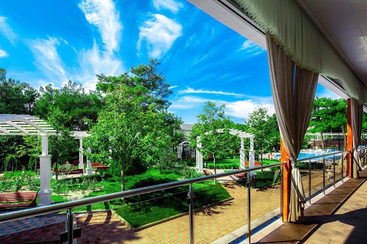 Красная талка путевка. Красная талка геленджик бассейн. Пляж красная талка геленджик. Пансионат красная талка геленджик. Красная талка путевка.