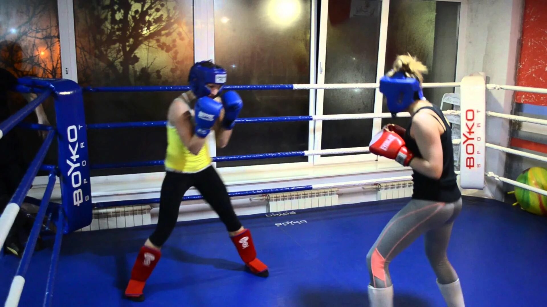 Занятия боксом для похудения. Боксерша мма камилла. Бокс камилла смогулецка. Бокс девушки. Бокс девушки.