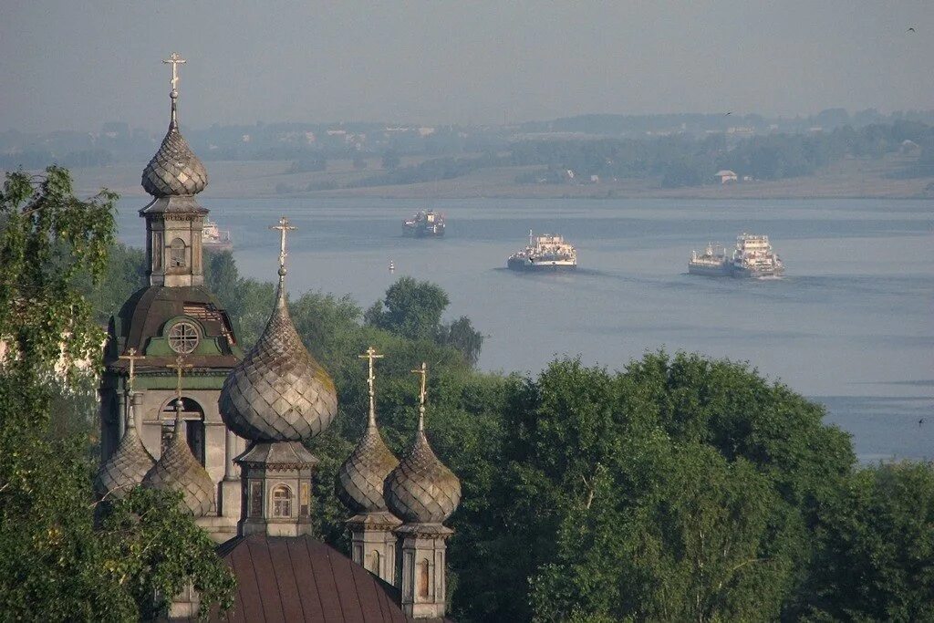 Кострома город на Волге. Плес Кострома. Храм в Костроме на берегу Волги. Костромская Губерния Плес.