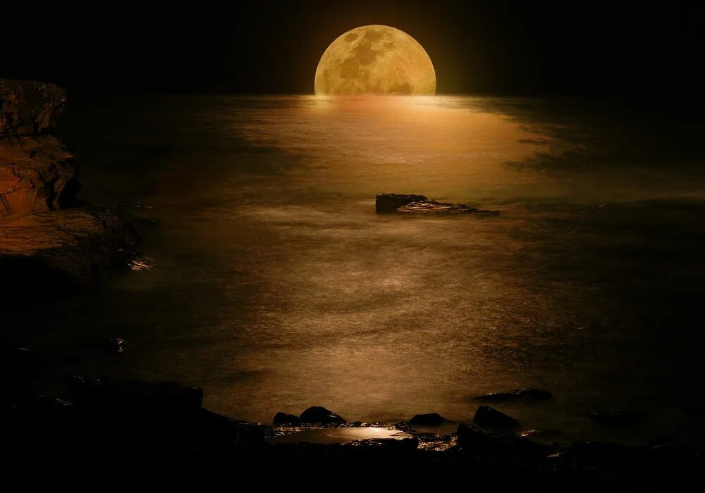 Луна. Луна и море. Лунная ночь. Фото Луны.