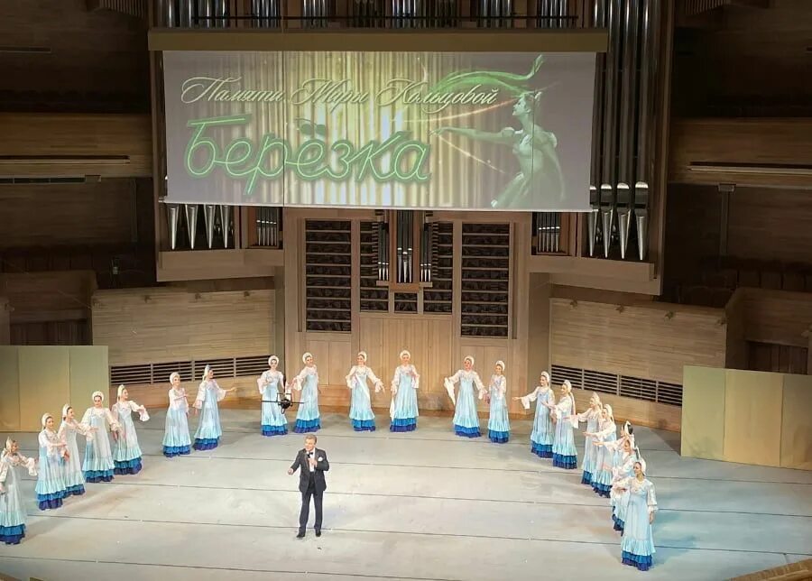 Концерт березка в москве. Японцы где они танцуют с бамбуком в ансамбле березка. Ансамбль березка репа. Ансамбль березка надеждина. Концерты ансамбля березка в москве в 2024.
