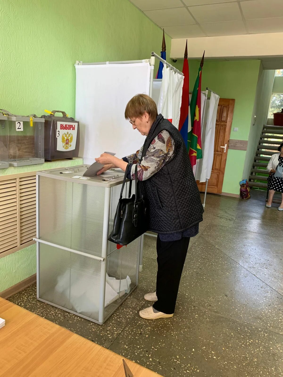 Во сколько открывается избирательный участок в москве. Здание избирательного участка. Избирательный участок 2213. Избирательный участок 286. Избирательный участок фото.