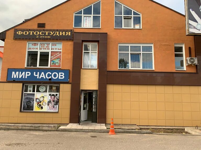 витрина часового магазина. магазин часов. Hour store. магазин наручных часов. витрина часового магазина.