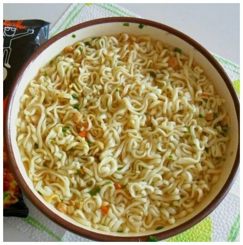 рамен бпшка. лапша доширак завариная. доширак лапша лапша. доширак лапша доширак. готовая лапша быстрого приготовления.