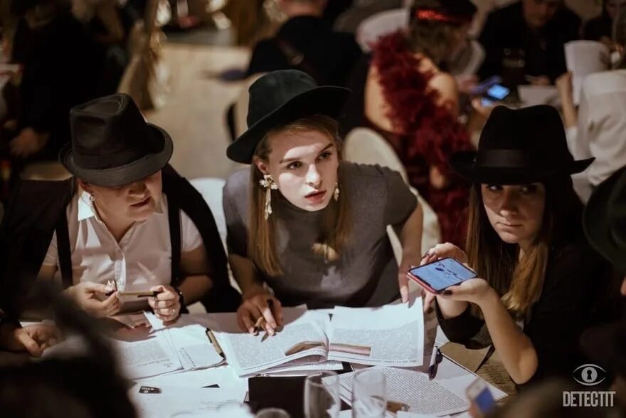 Доска детектива с нитками. Квиз детектив. Триллер клаб тюмень. Детективный квиз. Сейнт твинс.