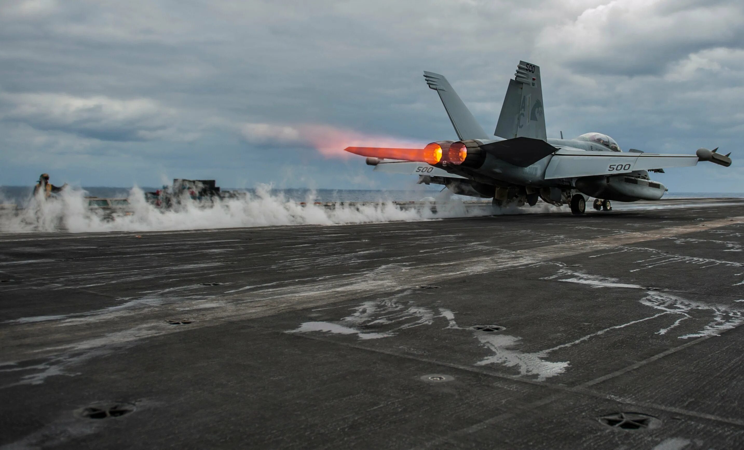 Взлет с авианосца. Взлет истребителя с авианосца. Миг-29к адмирал кузнецов. F-18 взлёт с авианосца. Взлёт самолёта с авианосца.