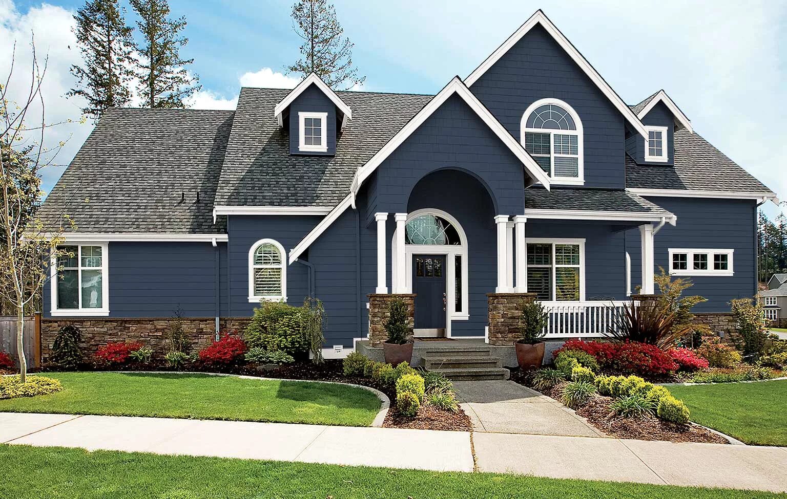 Виниловый сайдинг брик хаус. Дом сочетание. Дом сочетание. Фасады деревянных домов. Отделка домов снаружи.