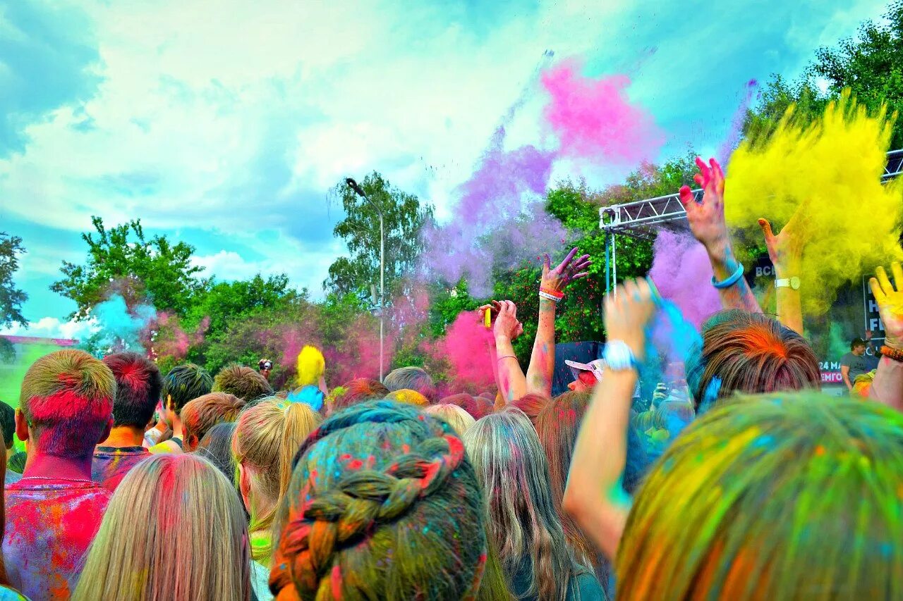 Праздник холли. Праздник красок холи в индии. Холли фест. Праздник холи. Фестиваль красок холи в москве.