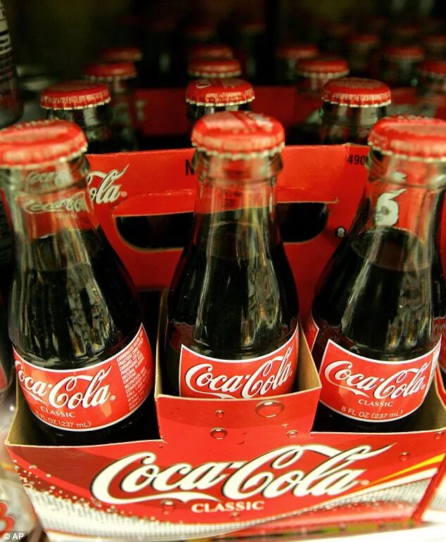 Coca cola сша. Американская кола. coca cola американская. coca cola в америке. турецкая кока кола.