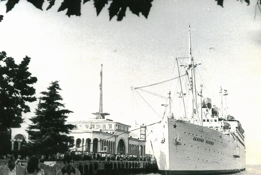 Теплоход адмирал нахимов катастрофа 1986. Адмирал нахимов корабль крушение. адмирал нахимов пароход. крушение адмирала нахимова 1986.