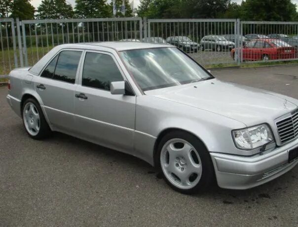 W124 saloon. 124 мерс перламутр. мерс 124 1986. мерседес c124. Mercedes w124 1993.
