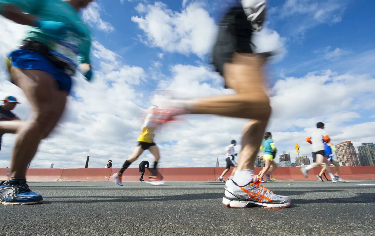 Side run. Спортивные движения. Спортивный фон. Движение спорт. Профессиональный бег.