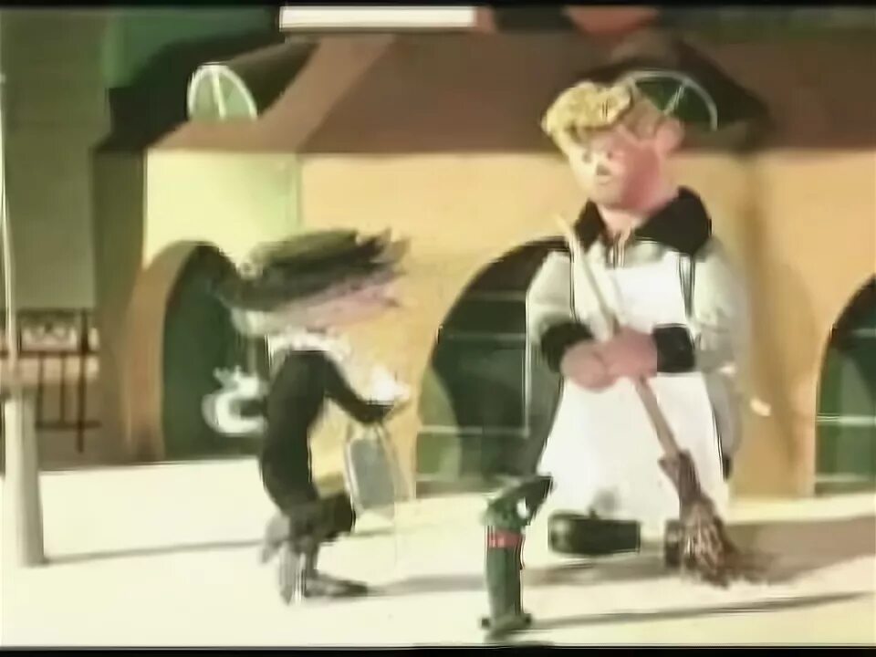 Кто людям помогает. Высказывания шапокляк. Мультфильма песня шапокляк. Шапокляк 1974. Чебурашка и крокодил гена (1967-1983).