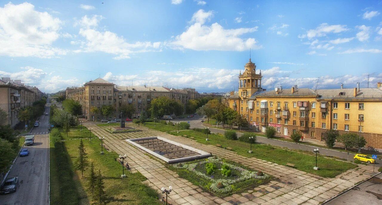 Территория города магнитогорск. Сквер Орджоникидзе Магнитогорск. Магнитогорск пл.Орджоникидзе. Магнитогорск площадь города. Сковородка Магнитогорск площадь.