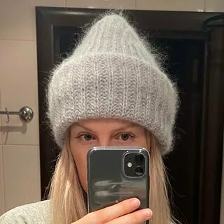 Шапка из мохера с отворотом спицами