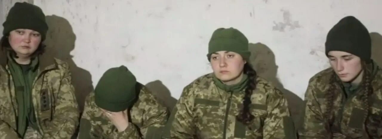 Военнослужащий попавший в плен. Пленная украинская военная женщина.