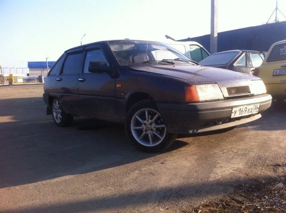 Иж 2126 r16. Иж 2126 на 15 колесах. Иж 2126 на 15 колесах. Диски иж ода. Иж ода 2126 стенс.