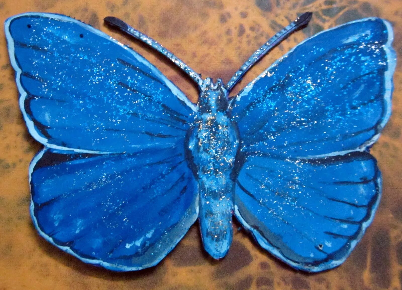 Цвета макларен п1. Анютины глазки виола голубые. Разноцветные голуби. Подснежник печеночница. Гиацинтовый ара ара бразилия.