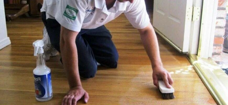 грязный линолеум. чем отмыть пол после ремонта. помыть полы. затирка швов между плиткой. затирка швов керамогранита на полу.