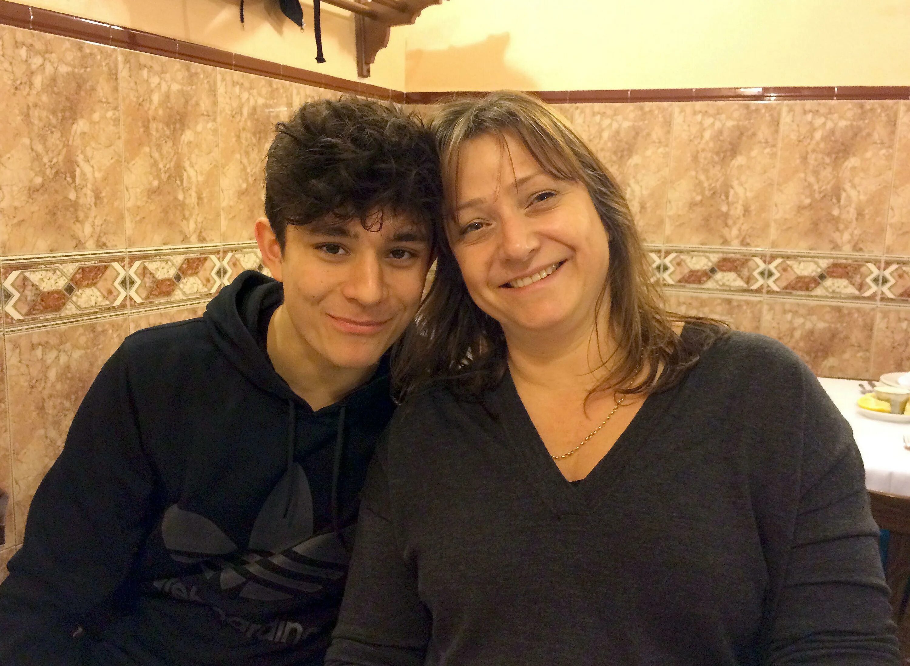 Mother said to her son. Фото 17 летнего парня и его мамы.