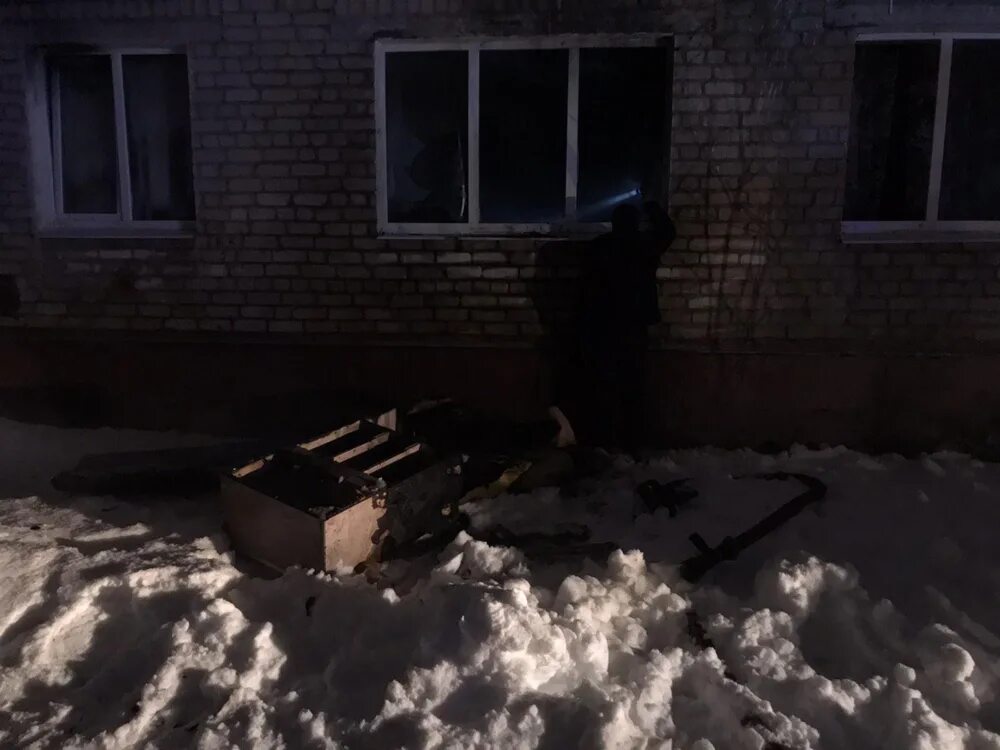 Пожар в володарском районе брянска. Гоголя 14 брянск. пожар в брянске сегодня в володарском. сгорел дом в чердаклах на володарской.