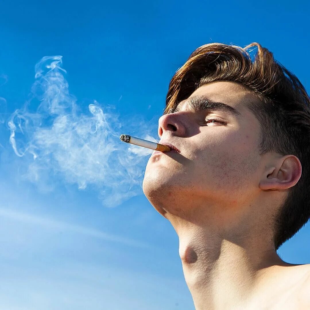 Курящее солнце. Sun smoking. Курящий человек. Курящее солнце. Sun smoking.