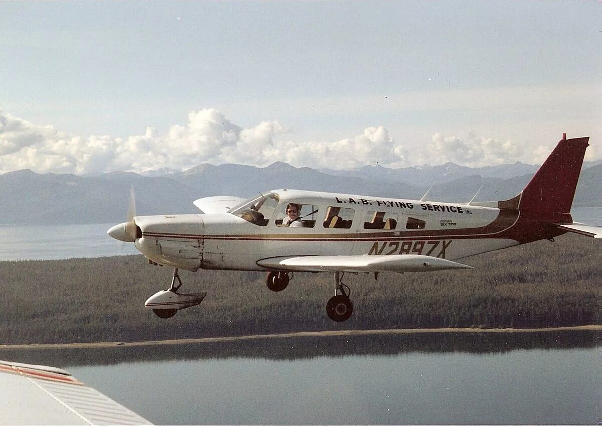 20 местный самолет. Легкомоторный самолет &quot;piper pa-32&quot;. пайпер саратога самолет. пайпер па 32 самолет. piper pa-32 cherokee six.