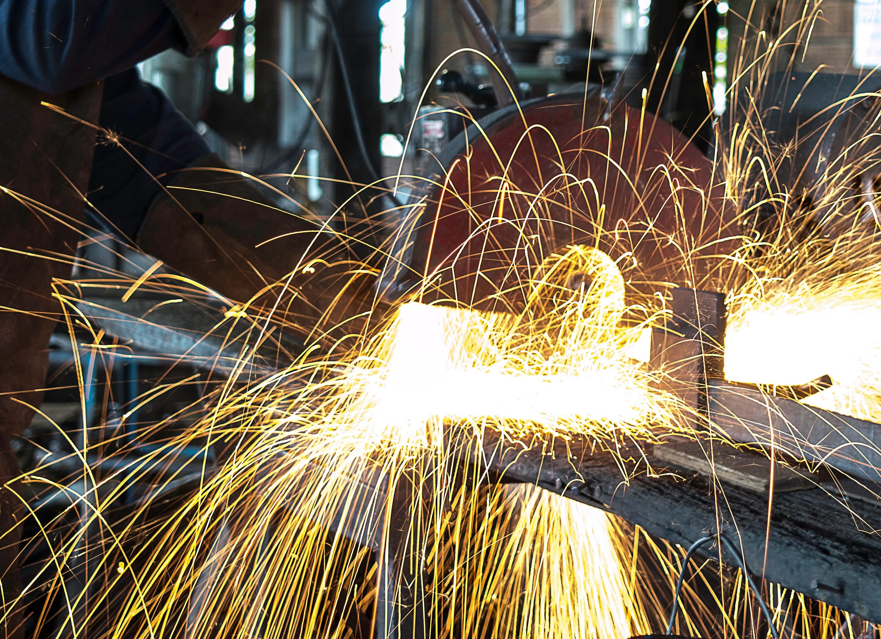 Metal factory. Сварочные искры. Сварка металла. Искры от сварки. Искры от металла.