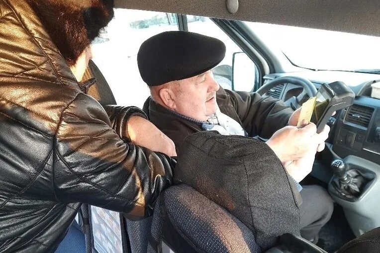 Что будет если не платить в автобусе. Заплати за проезд. передваем за проезд. проезд в автобусе.
