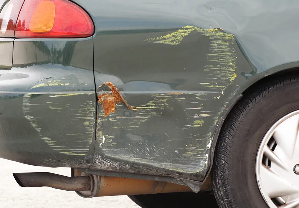 Ремонт металла автомобиль. Ржавчина на рав 4 на кузове 2007г. Царапина на машине. Поврежденная краска автомобиля. Повреждения кузова автомобиля.