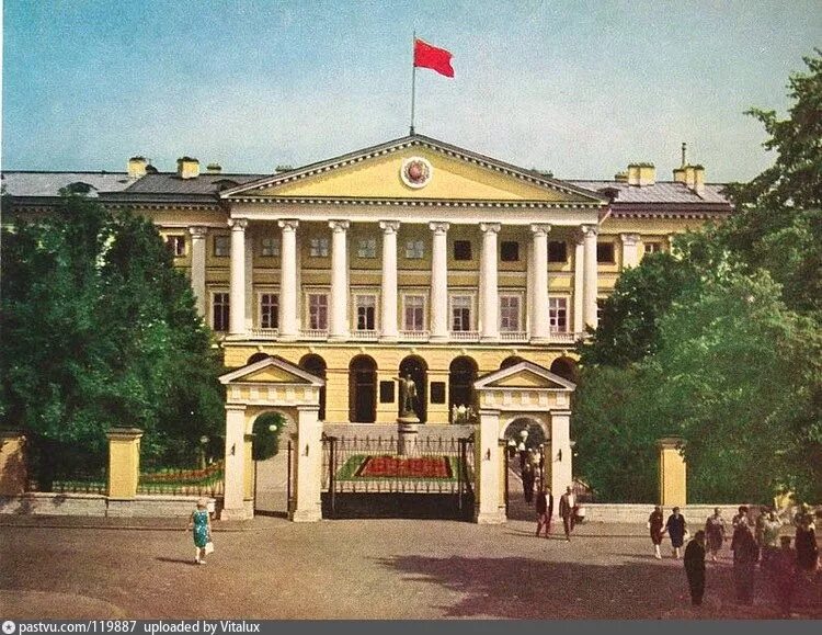 Смольный 1917. Смольный дворец 1917. смольный институт 1917. смольный институт революция 1917. смольный институт штаб революции.