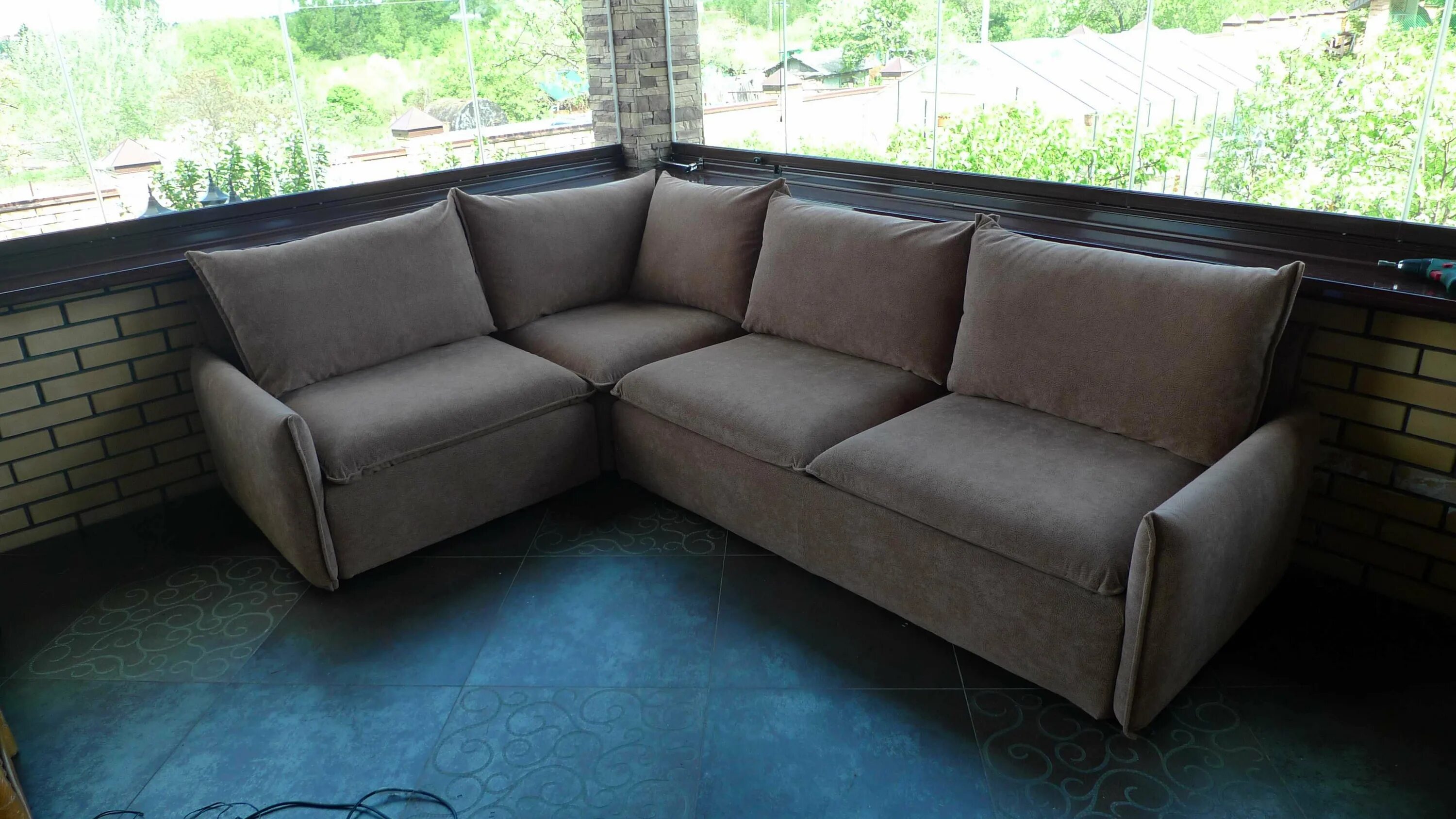 Перетяжки подольск. Пуф togo ligne roset. Перетяжки подольск. Диван обтянутые набуком. Перекрас кузова e65.